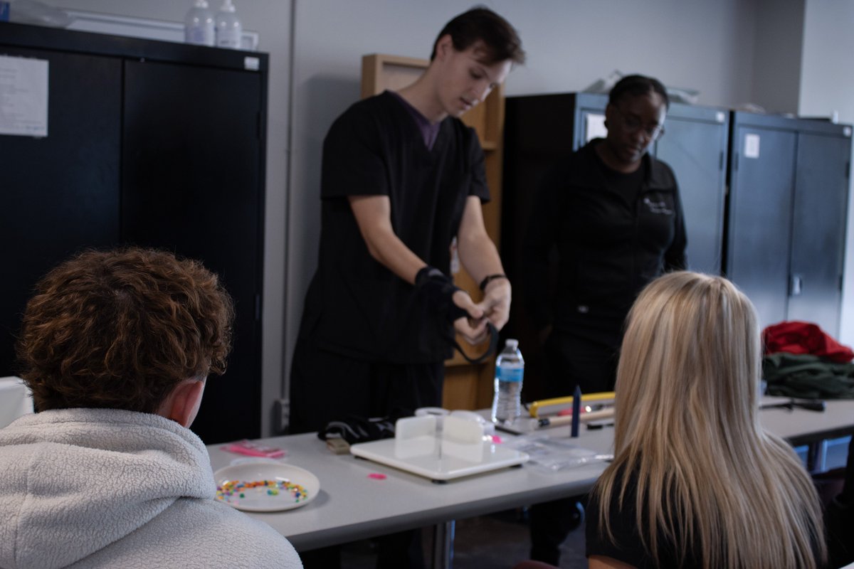 CoxHealth's tweet photo. Last Friday, over 100 @officialSPS students visited @coxcollege to learn about various careers in health care! We are thankful to have the unique opportunity to continue supporting and encouraging students to explore the health care profession through events like this one. https://t.co/k6XXtLi7Ve