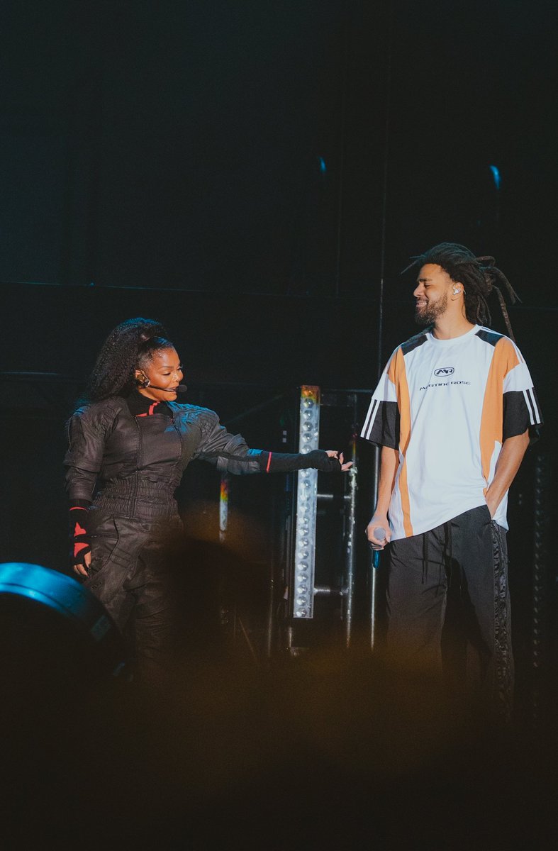 Janet 🤝🏾 J.Cole 
📸 by me, shot for <a href="/Frequency713/">Space City Frequency</a> 
📍 <a href="/onemusicfest/">ONE Musicfest</a>