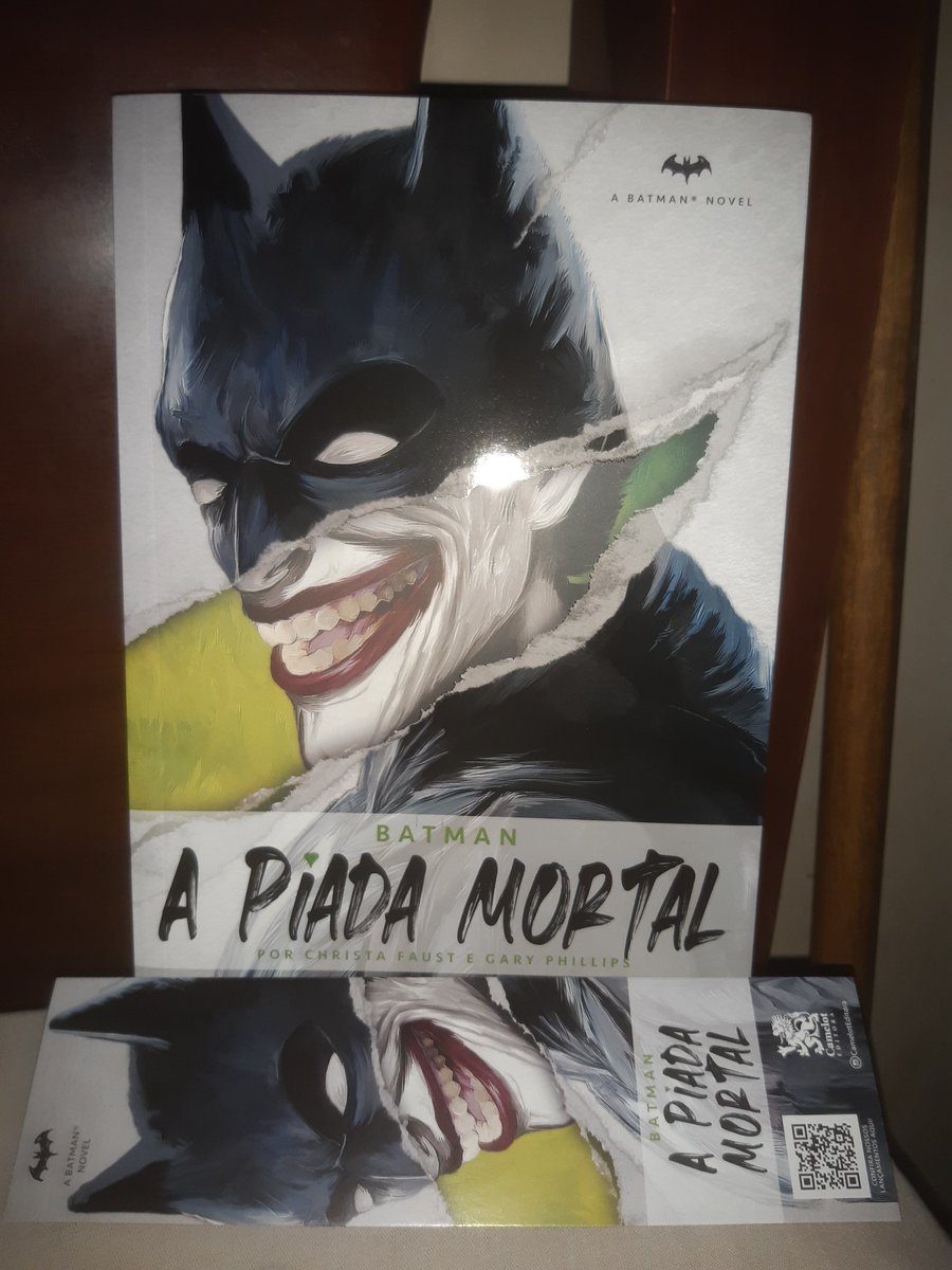 Minha mais nova aquisição.

A novelização da Graphic Novel 'Batman: A Piada Mortal'.

#DC
#Books
#ABatmanNovel
#BatmanTheKillingJoke
#Batman
#Joker
#ChristaFaust
#GaryPhillips
#EditoraCamelot