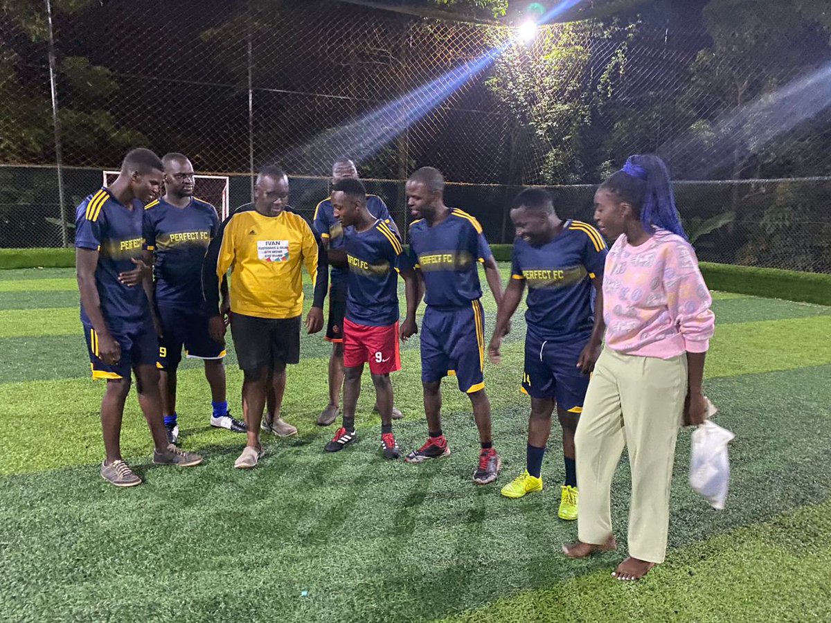 RCTmakindyeWest's tweet image. Now enjoying our friendly match with @rctlukuli 
Honchos 6:2 lukuli 

#Createhope 
#RctMakindyeWest 
#HonchosPRTeam