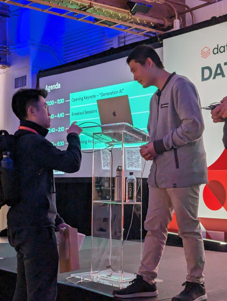 moon's tweet image. New York #DataAIworldtour @databricks #GenerationAI