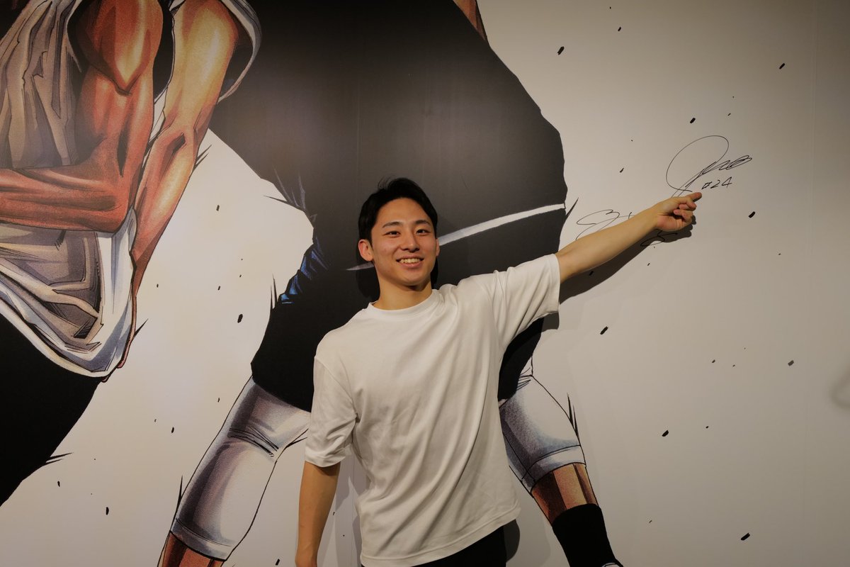 GajumaruTada's tweet photo. 次に向けて試合後もそのままジム来てサッとやってしっかり休む！
NBA選手の試合後ワーク話題になりがちですが、Bリーガーもスケジュールによっては試合後トレーニング入れる人少なくないです。

今できる最大のサポートを。

サインもありがとう！

#絶対指してるサインりゅうのだけどな https://t.co/nwdrBW3oRS