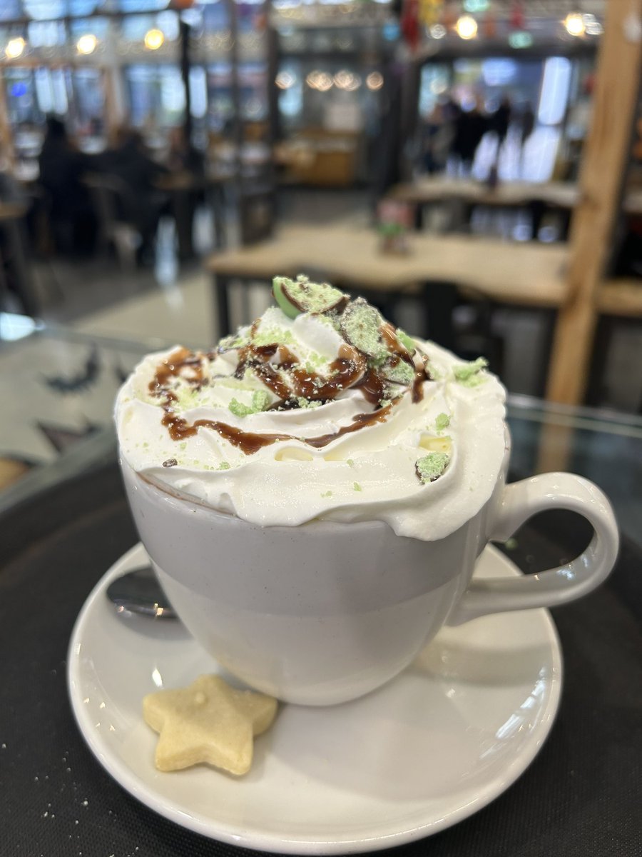 DSoftheSpoon's tweet photo. Is it too early for the festive season?🎄 Try our range of delicious hot chocolates to warm you up this season☕️

#dsofthespoon #warrington #visitus #festive #november #dessertshop #areo #chocolate #homemade https://t.co/VmG65hea8G