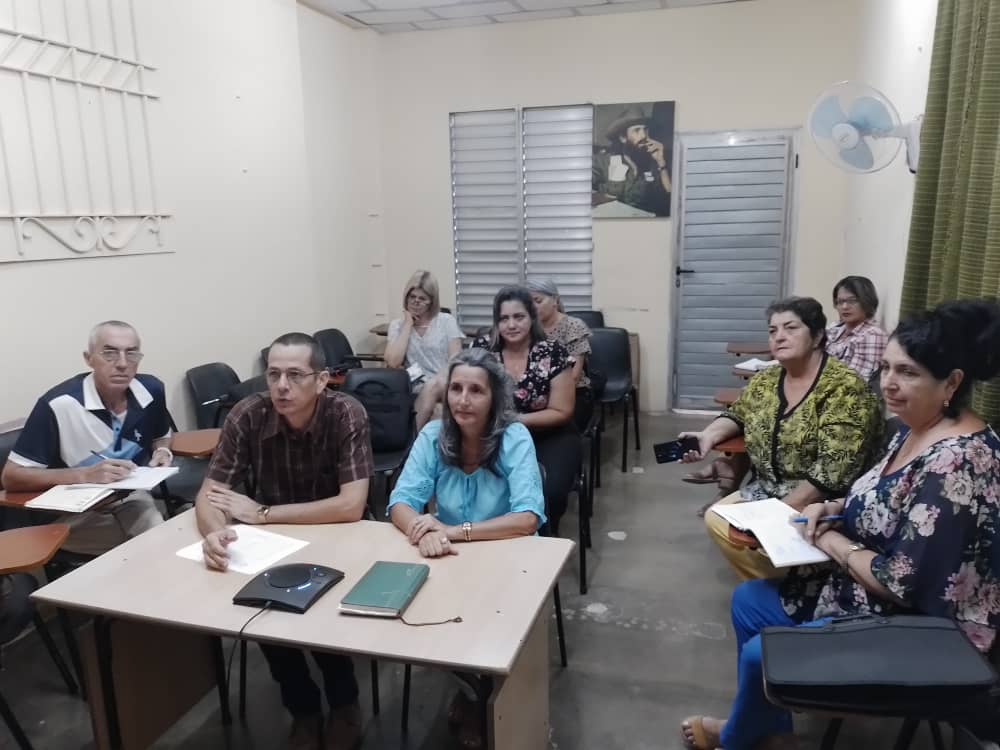 CDOCamaguey's tweet photo. Preparación mediante videoconferencia a los equipos de los #CDO municipales para garantizar la calidad del proceso de Orientación y Seguimiento y el asesoramiento a las CAD. #EducadoresCamagüeyanos #CubaMined https://t.co/clZnpudkO6