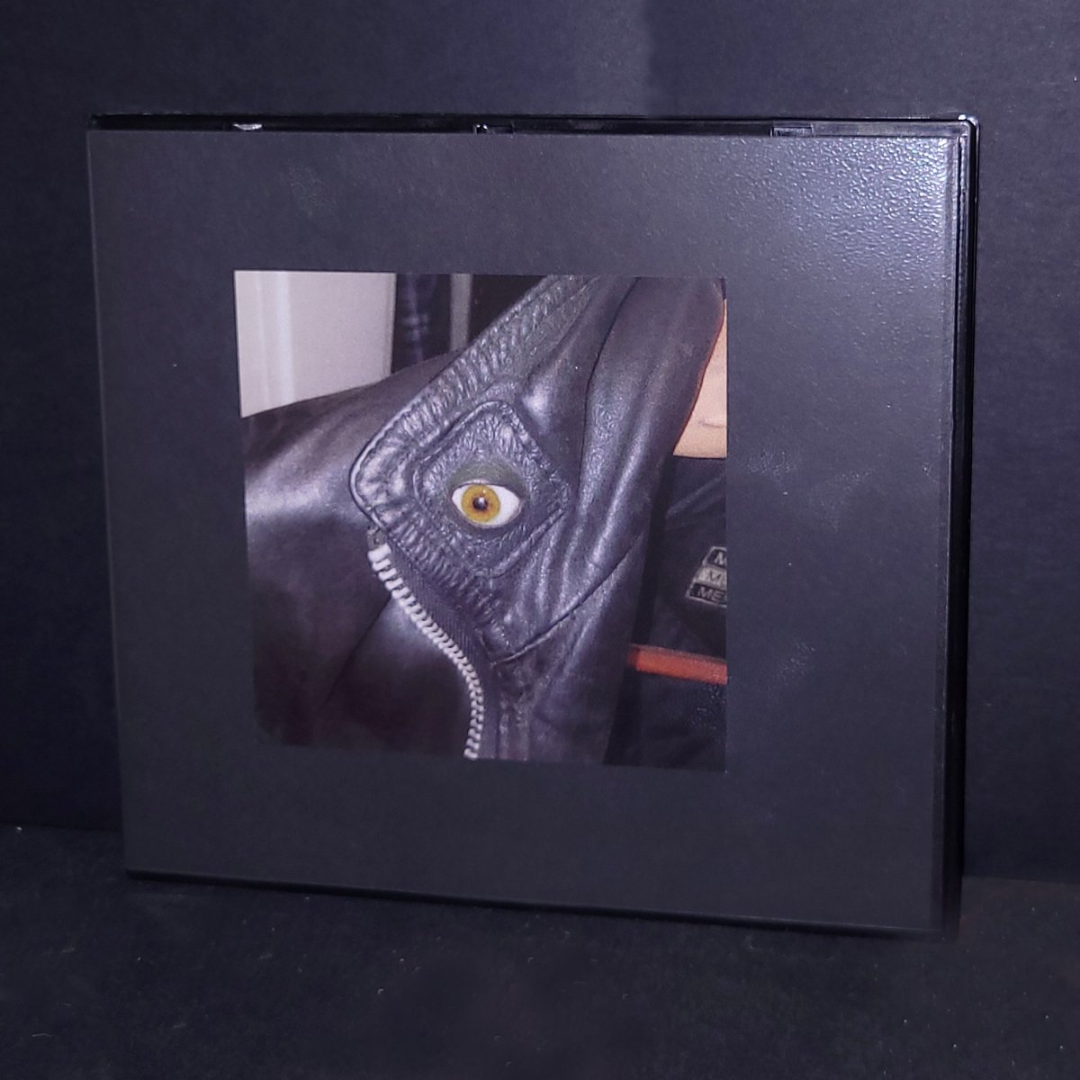 ChainedLibrary's tweet image. second  collection of [..(].: recordings. Mostly recorded in 2018. Christmas with a dead friend. Glass eye inset in leather jacket by JC. Watch life like a movie. 

Mastered by Josh Bonati