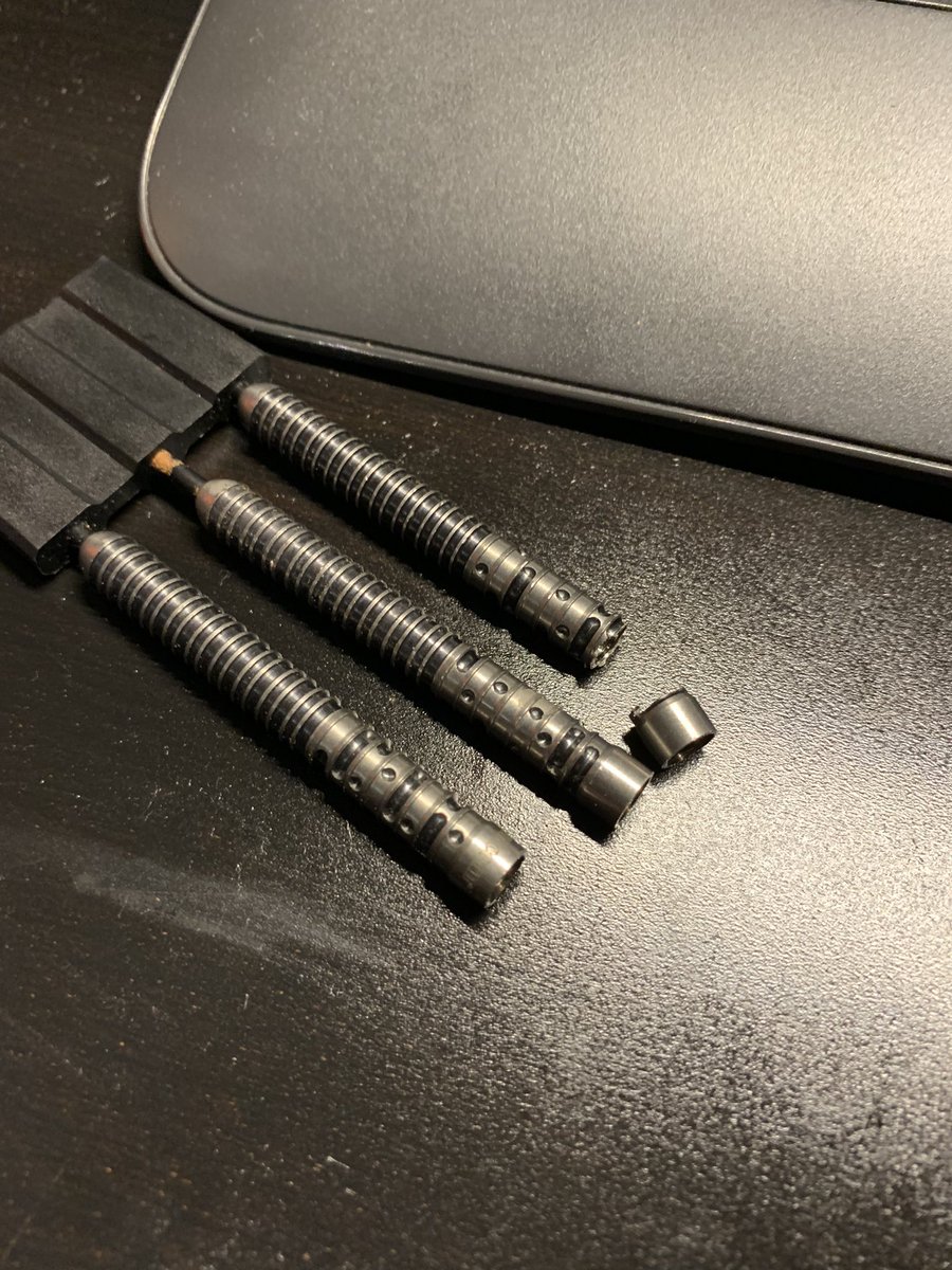 DavidCaseDuncan's tweet photo. @UnicornDarts Changed hundreds of points over the years but never had this happen before! Is there anything that can be done for my 21g anderson darts? https://t.co/ek50ralHg3