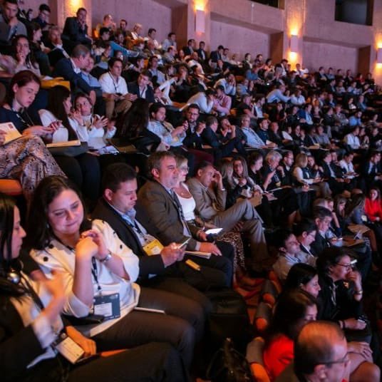 BluRadioCo's tweet photo. Así avanza el World Business Forum Bogotá, un evento clave para líderes empresariales #WBFBOG https://t.co/iAcwKLRkhO