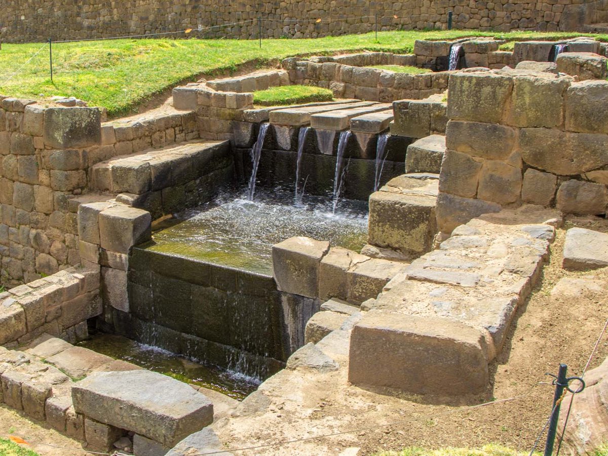 IslaUrbana's tweet image. ¡Ingeniería Hidráulica #Inca al servicio del planeta!🌎
#Tipón es un sitio arqueológico de #Perú con un sistema de canales que distribuían con precisión #agua de los manantiales para alimentar los diferentes asentamientos 🏠 y cultivos 🌾 y que, ¡sigue funcionando!
#CaptaLaLluvia