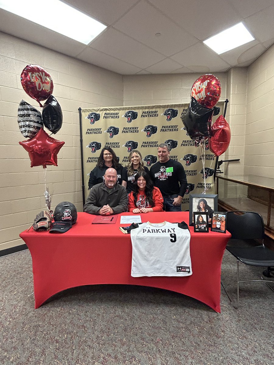 Signing day🖊️🔴

It’s officially official #rollsens 
<a href="/CoachFracks/">Elle Fracker</a> <a href="/HawksHarbold/">Ohio Hawks National Harbold</a> <a href="/CollegeBDJocks/">College Bound Jocks</a> <a href="/PanthersParkway/">Parkway Panthers</a>