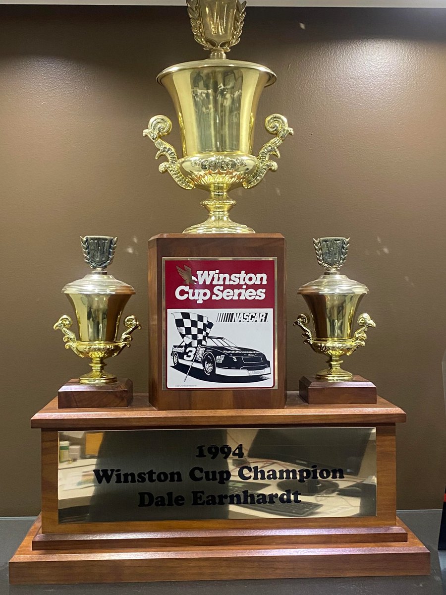 RacingRT1's tweet photo. Let’s settle a debate: which is the better Championship format? 

Year-long points     OR      Playoffs https://t.co/wkLktMzU0p