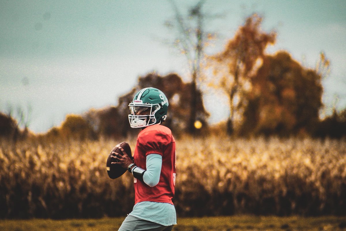 Saint Mary-of-the-Woods College Football tweet media