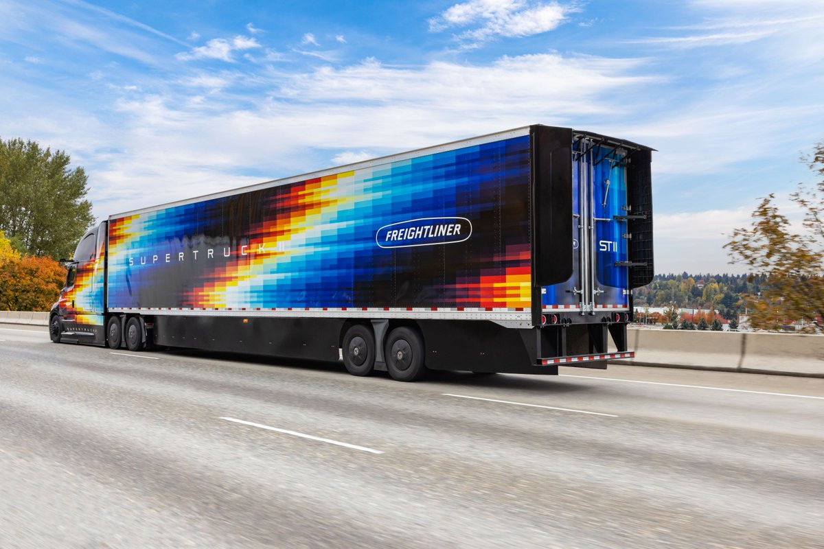 The @freightliner #SuperTruckII is our most environmentally-conscious concept truck yet. Check out the stats: ⛽️ 5.7% reduced fuel consumption 💨 12% reduction in tractor aerodynamic drag 🆒 50% more efficient AC system