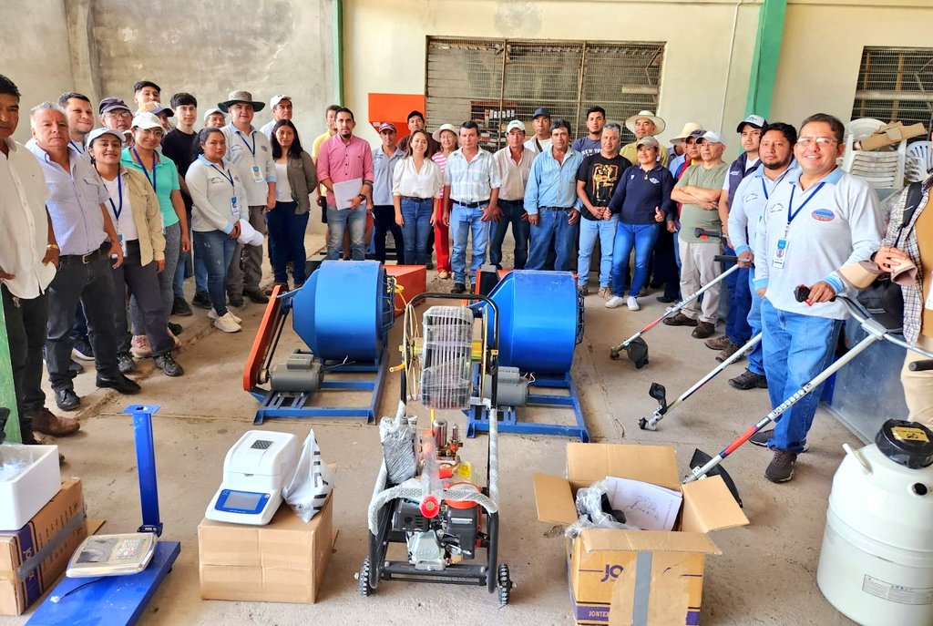 Agricultura_CZ7's tweet photo. #Loja | Participamos en la  entrega parcial de las innovaciones agroambientales para la Junta de Riego Chiriyacu – Lucero, y realizamos seguimiento al Plan de Capacitación y Asistencia Técnica - PCAT, en el marco del proyecto de riego parcelario tecnificado por aspersión y goteo. https://t.co/5rmacOm4oa