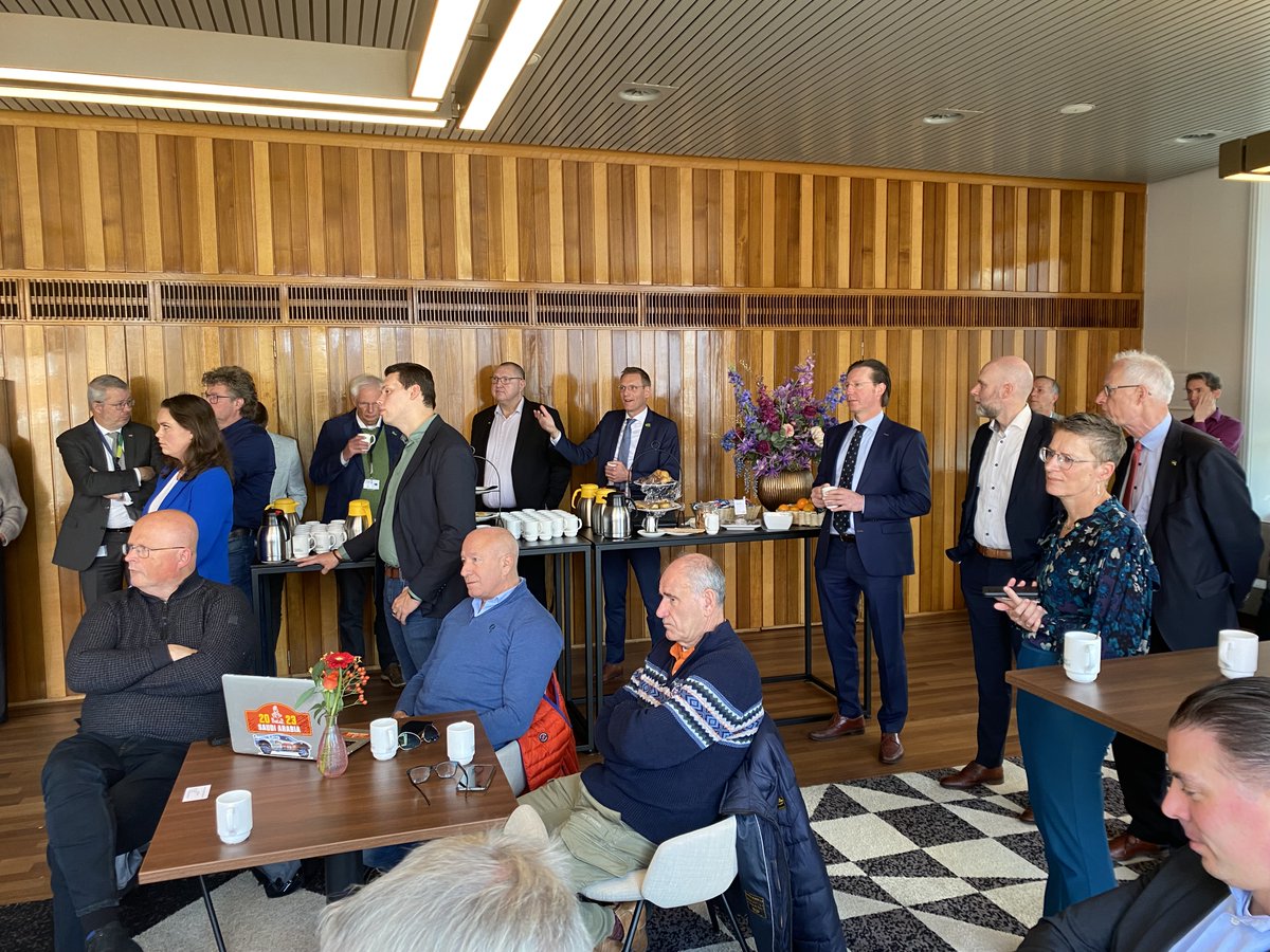 PSprovGld's tweet photo. Dat geeft ons tijd terug te blikken op de Open agenda van vanmorgen. Inspraak door inwoners, partners en belangenorganisaties op onderwerpen die niet op de PS-agenda staan: gebiedsprocessen, Gelders Energieakkoord, schone lucht zonder ultrafijnstof en gesloten ontgassen. #PSGld https://t.co/wZPTeRxoGr