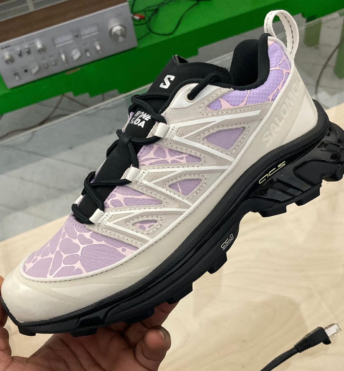 highsnobiety's tweet photo. Bone Soda x Salomon XT-6 Expanse https://t.co/AyGHTgMVJQ https://t.co/ALdbORiKuD