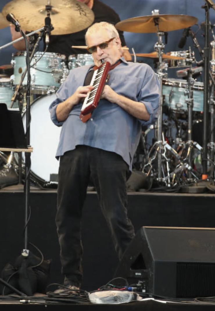 Can't talk rn, listening to Aja on NORTHEAST CORRIDOR: STEELY DAN LIVE (Live)