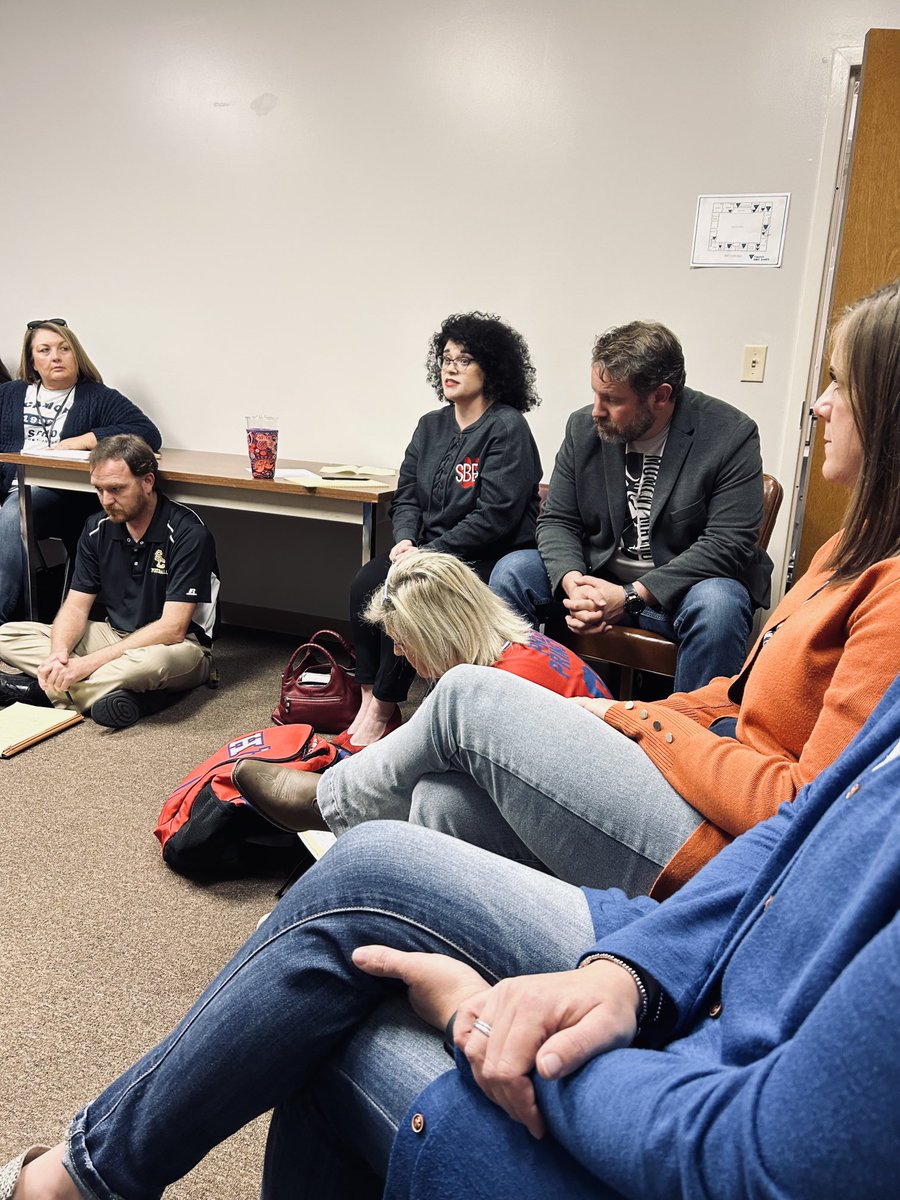ErnestineAdams's tweet photo. SBES Principal Melinda Fortner leads an EdCamp Session@#EDCAMPMIDTN https://t.co/dIwm5ecUO8