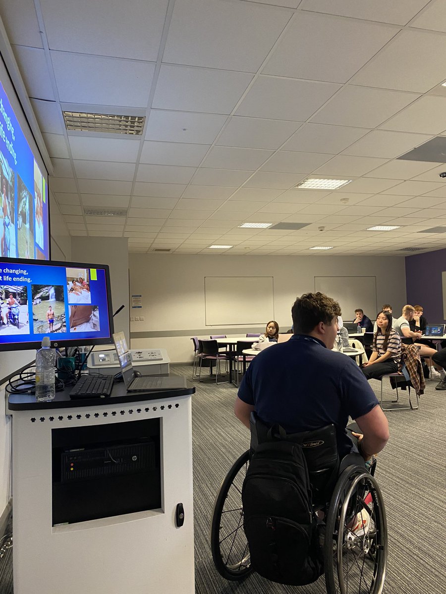 sharoncranePT's tweet photo. Bit of a delay in posting. Thank you for the wonderful Dave Eastham @spinalinjuries for coming into @UCLan @uclanphysio to talk to our 2nd year BSc Physio students about his SCI journey #bestlearning #makingitreal #futureworkforce https://t.co/yAXDKWaTIP