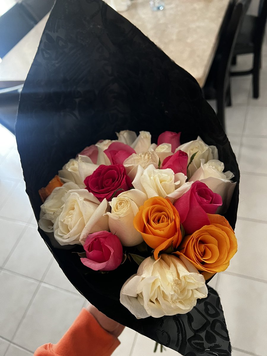 Aldo_daddyyy's tweet photo. Que mi novia me de flores para que me mejore es increíble🥰 https://t.co/SDlpRfWhPG