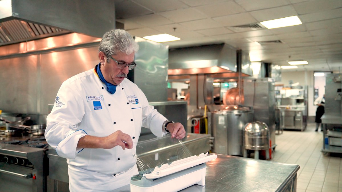 WrapmasterUK's tweet image. Across the world,  Wrapmaster® is trusted by chefs in professional kitchens to help them reduce waste and save money. 
 
Find out why  Director of Kitchens at Radisson Blu in Dubai, Uwe Micheel would recommend  Wrapmaster®.
wrapmaster.global/en/case-studie…
 
#Wrapmaster #WasteLessSaveMore