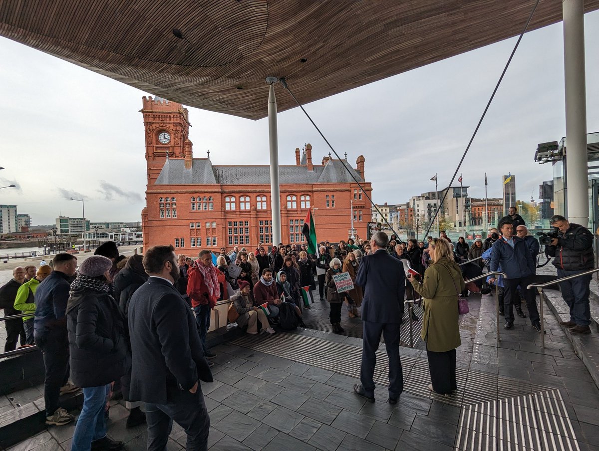 BREAKING: The Welsh Parliament has just voted for an immediate ceasefire in Gaza. The motion put by Plaid Cymru was carried 24 in favour, 19 against and 13 abstentions. PC, Lib Dem and a number of Labour MSs backed the ceasefire motion. 📸 The lobby of the Senedd today.