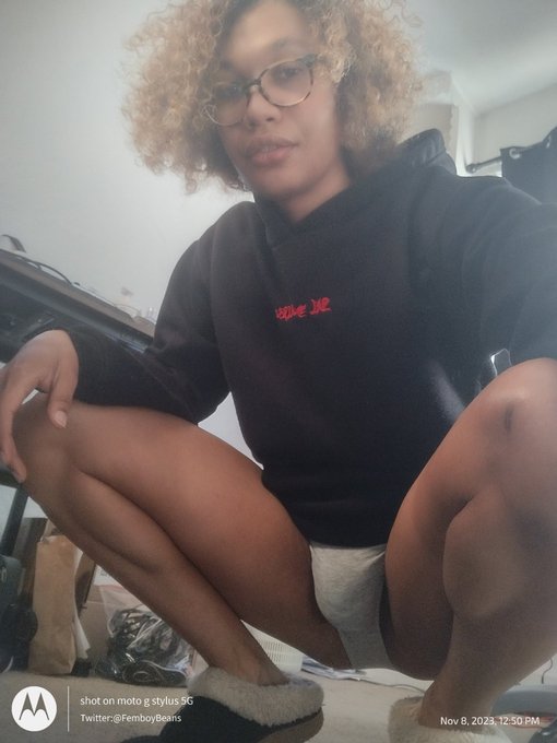 I'm horny and bored. Come see me. https://t.co/HMkrnpCtuG