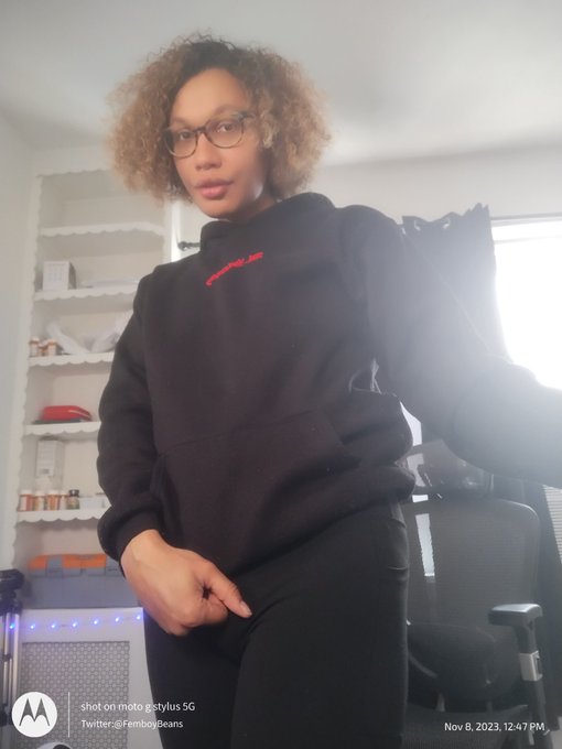 I'm horny and bored. Come see me. https://t.co/HMkrnpCtuG