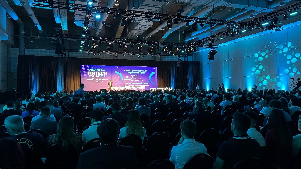 afluenta's tweet photo. Parte del team de Afluenta presente en #ArgentinaFintechForum 2023.
Un día de charlas, networking y contenido de vanguardia.
Agradecemos a la @camarafintechar por la invitación y por llevar a cabo este gran evento.
#Afluenta
#Fintech #ArgentinaFintechForum2023 https://t.co/lByEjDlQFx