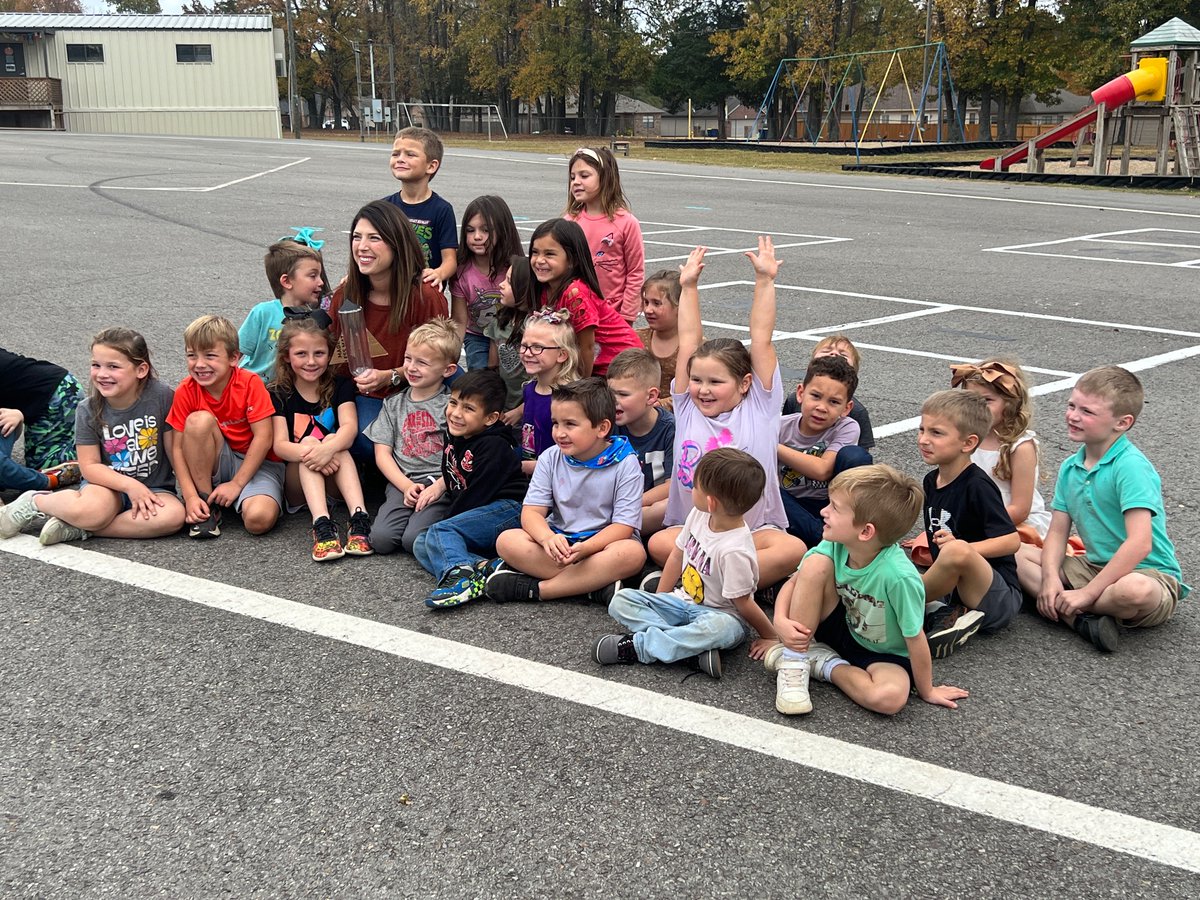 PeeplesDawn's tweet photo. These WS Kindergarten students had a STEMSATIONAL day with slingshots, rockets, and more! https://t.co/DDi68OZNny