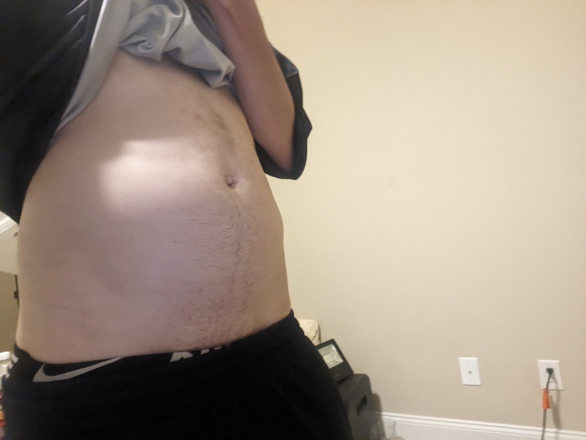 BallbellyChris's tweet photo. I peed one time and one time only yesterday and this was my bladder by the time I got home from work. Not too shabby.
#bladder #bladderbulge #omo #omorashi #bladderhold https://t.co/m8qntfe8i9