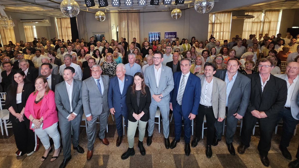 redcame's tweet photo. CAME EN EL 5° FORO DE COMERCIO MINORISTA BONAERENSE
El secretario general @ricardodiab participó de la apertura de la quinta edición del tradicional Foro de Comercio Minorista Bonaerense de @FebaOk, en Luján. Este encuentro, tiene por objetivo ofrecer a las #pymes de la provincia de #BuenosAires mejores prácticas para la actividad comercial, implementación de herramientas innovadoras y lineamientos de asociatividad y gestión conjunta entre el sector público y el privado.
Estuvieron, en representación de la entidad anfitriona, el presidente de #FEBA y vicepresidente de #CAME, Camilo Alberto Kahale, y @carlosmcappe, titular del sector comercial #FEBACyS, junto a @JCuattromo.
Por su parte, el secretario de Hacienda de #CAME, @blastaladrid formó parte del panel "Herramientas para el Comercio" junto a Juan Ignacio Balasini y Leonel Piraino.
#ForoComercioFEBA