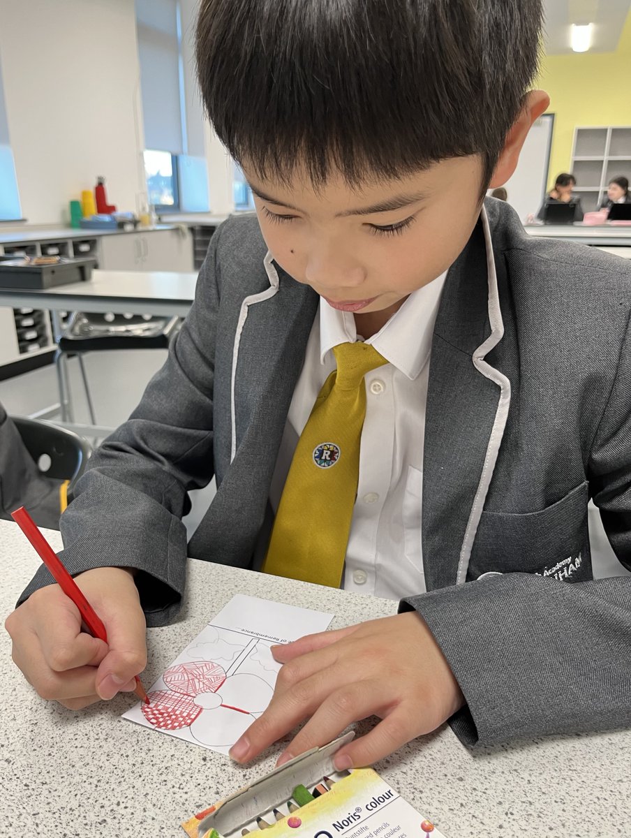 LeighRainham's tweet photo. Some students were busy during art club, beginning to make poppy wreaths for the upcoming Remembrance Day service. All students will be making a poppy during the course of the week to contribute collectively. A special thank you to our volunteers for getting us started! https://t.co/GzdG6ADFo2