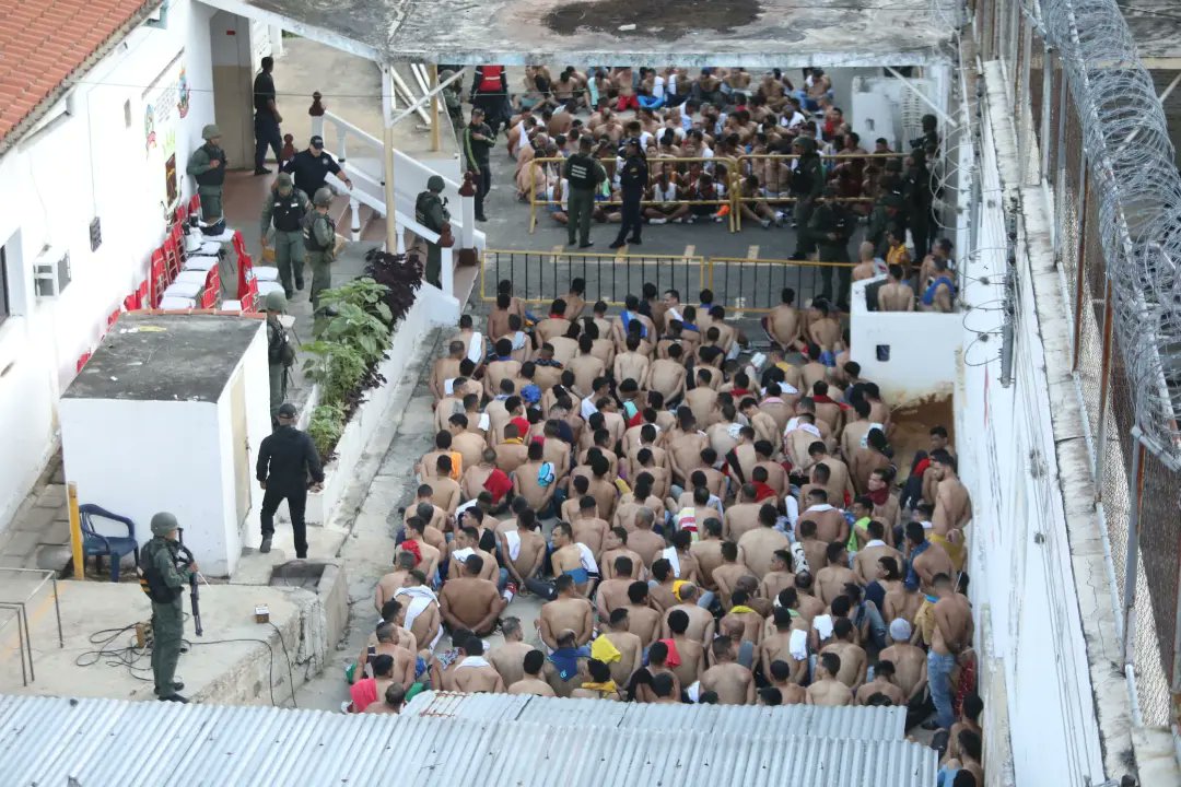 🔴 #EnVivo || Vpdte. Sectorial A/J <a href="/CeballosIchaso1/">@FuerzaDinamica Remigio Ceballos Ichaso</a>: “Estamos perfeccionando todos los protocolos de actuación en materia de seguridad penitenciaria, en esta gran operación de garantía del orden interno y de combate contra el crimen”.

#UnidadNacionalPorElEsequibo