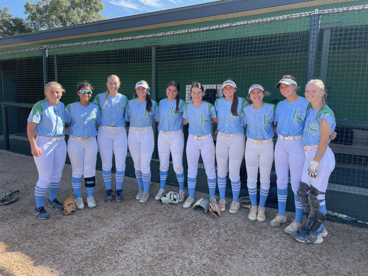 LakehawkSB's tweet photo. It’s World Series game 1!!!!!

Coach Millers squad sporting the light blue

Coach Abbeys crew in the all black!

#Team9 https://t.co/wUJcFCd5t8