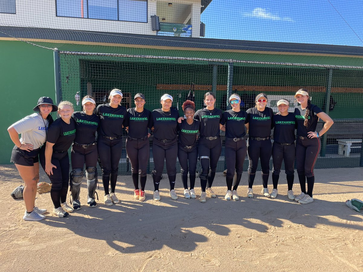 LakehawkSB's tweet photo. It’s World Series game 1!!!!!

Coach Millers squad sporting the light blue

Coach Abbeys crew in the all black!

#Team9 https://t.co/wUJcFCd5t8