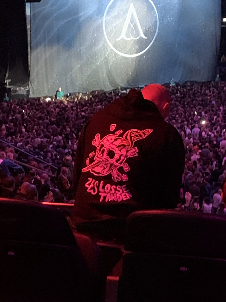 Weer gespot! <a href="/zeslossetanden/">Zes Losse Tanden</a> #GretaVonFleet