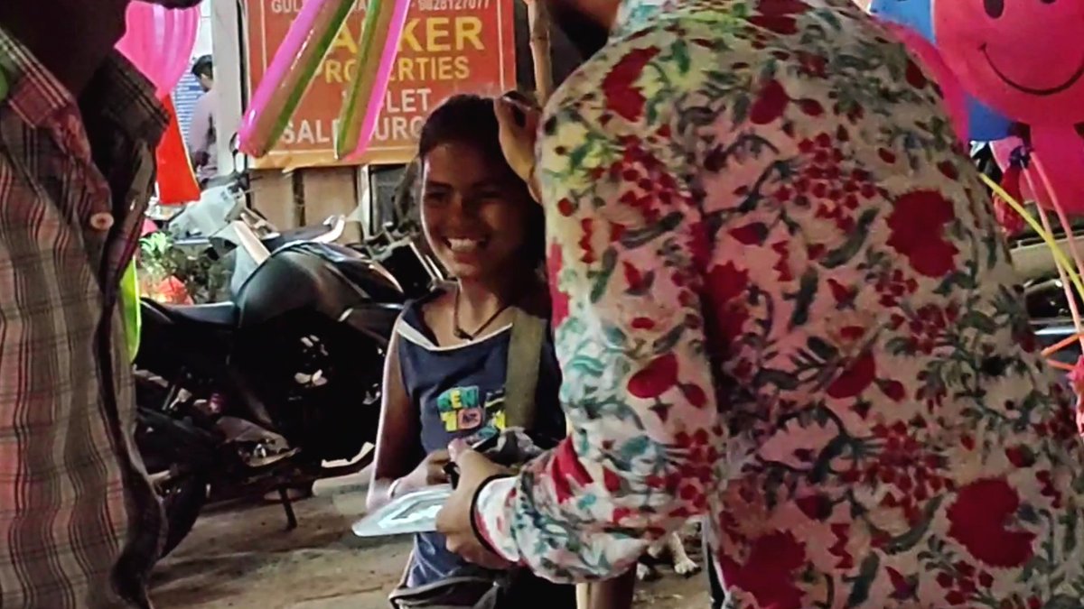 AvekshaWelfare's tweet image. कुछ मुस्कुराहटें जरूरी हैं :)

&quot;करके देखिए अच्छा लगता है&quot;

#helpingothers #SpreadingSmiles
#HelpForAll #Daughters #Sisters #WeAreWithYou #AvekshaCares #helpinghand