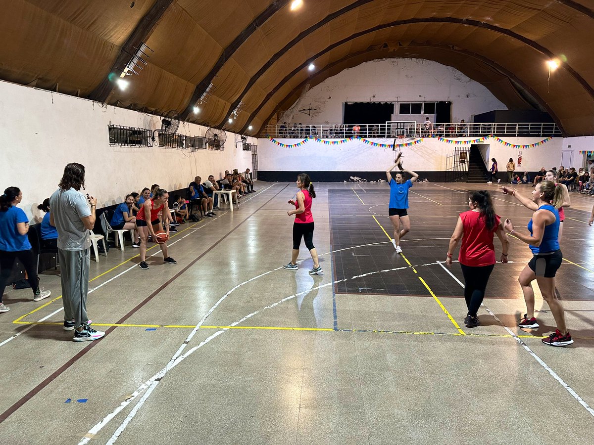 gui10road's tweet photo. En San Martín de las Escobas todos los años se hacen los Juegos Deportivos Comunitarios.
EL PUEBLO SE DIVIDE EN 4 EQUIPOS y compiten en distintas actividades.
Arranca HOY con Basket 🏀⛹🏽 
Gran timing para llegar al pueblo https://t.co/hlXhDoiLW9