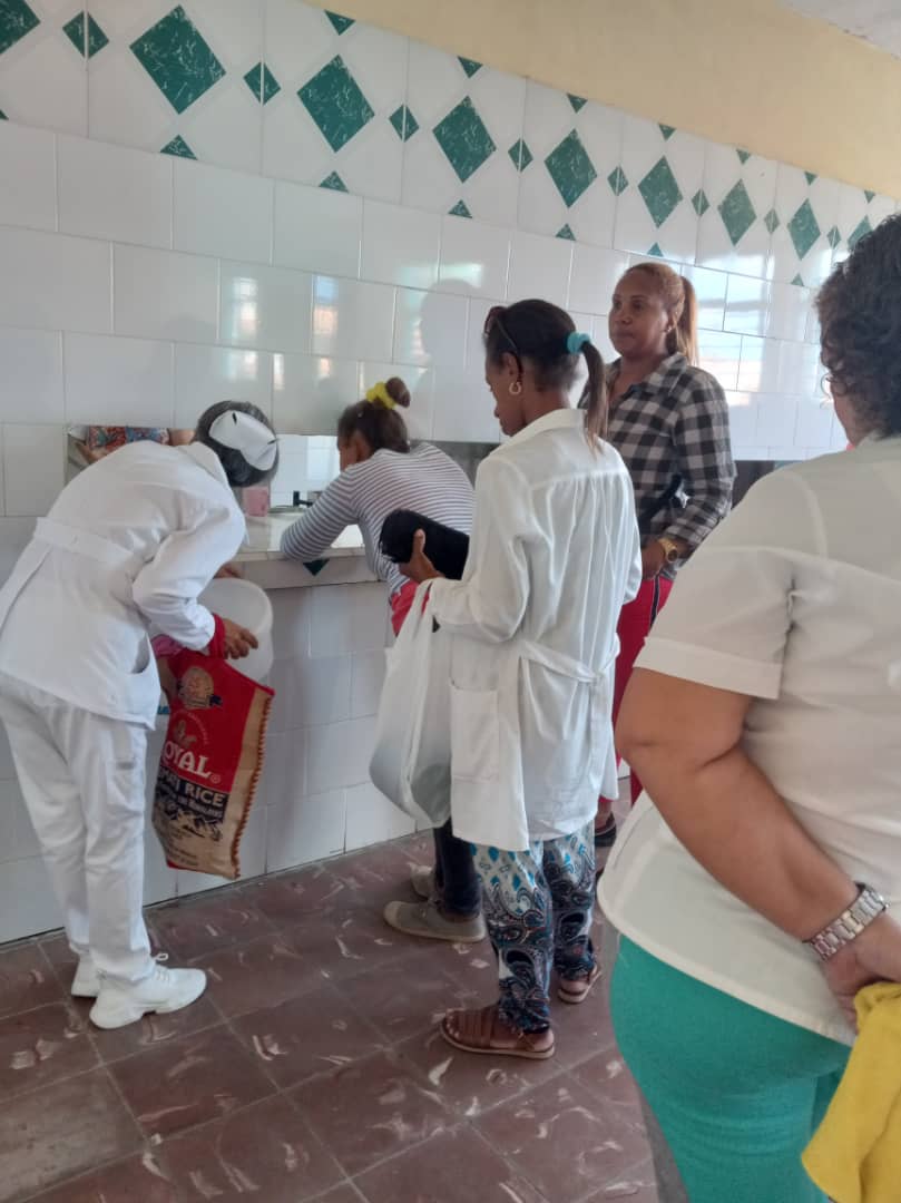 gastropinar's tweet photo. Hasta el Policlinico Raúl Sánchez llega la gastronomía pinareña, esta vez con la Heladería Coppelia.
#gastronomiapinar 
#comerciopinar 
@Tamara46100733 
@Rogelio42958633 https://t.co/DGSkpqWnqo