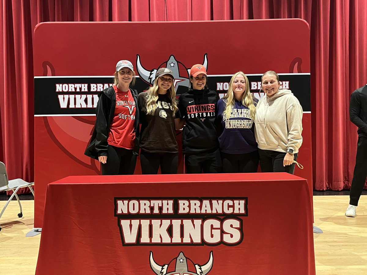 HannahBernier4's tweet photo. Signing day!! I’m so excited to have signed with my family, friends and coaches. Thank you to everyone that helped me along the way!! @CoachCrudo @stkatesoftball https://t.co/83YvC2qy4q