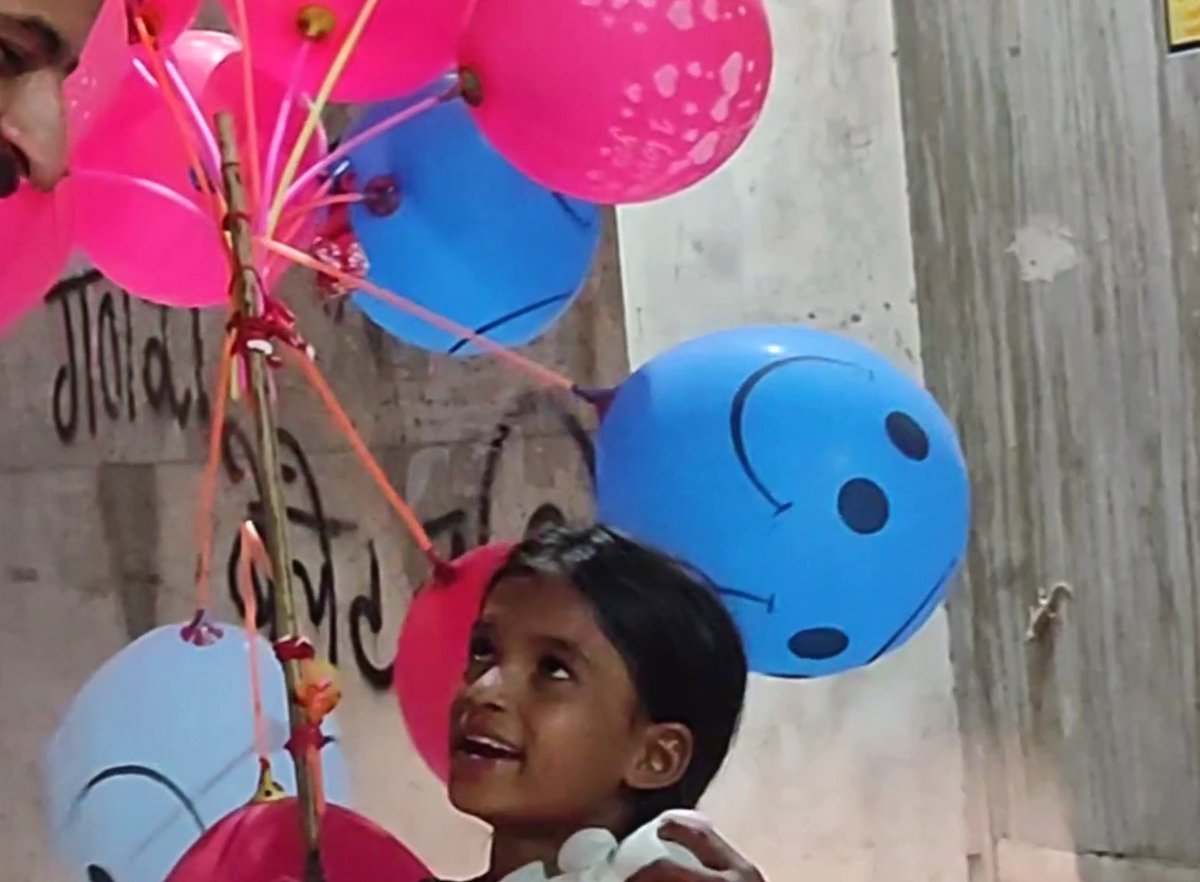 AvekshaWelfare's tweet image. कुछ मुस्कुराहटें जरूरी हैं :)

&quot;करके देखिए अच्छा लगता है&quot;

#helpingothers #SpreadingSmiles
#HelpForAll #Daughters #Sisters #WeAreWithYou #AvekshaCares #helpinghand