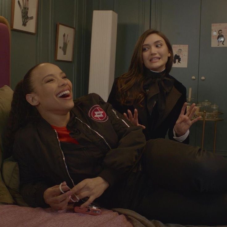 daynaDB_96's tweet photo. Iโm so starved of VA content itโs actually borderline crazy - I miss our cast so much! https://t.co/UJSkcrlSkT
