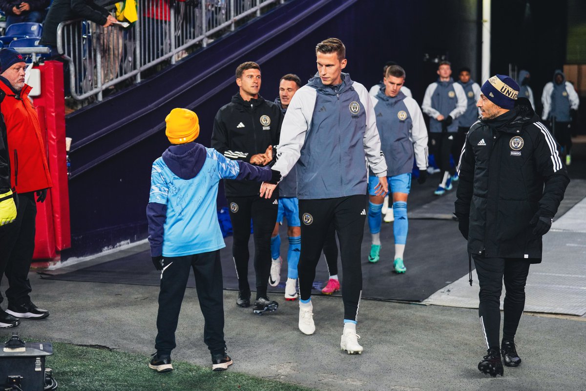 <a href="/GilletteStadium/">Gillette Stadium</a> Field side for warmups! We're ready to go 💪

#DOOP | #StrikeGold | #KickChildhoodCancer