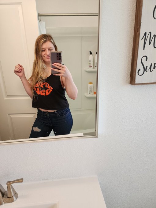 I'm BACK on OnlyFans ☺️🥵👅 Go check out the new content I JUST uploaded! https://t.co/jFPyRKifFD https://t