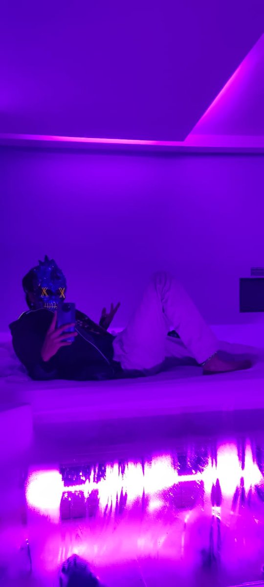 IssaOxlac's tweet photo. Un toque de neon para iluminar la noche! ✨ 😈 https://t.co/aVHqCGZ0mM