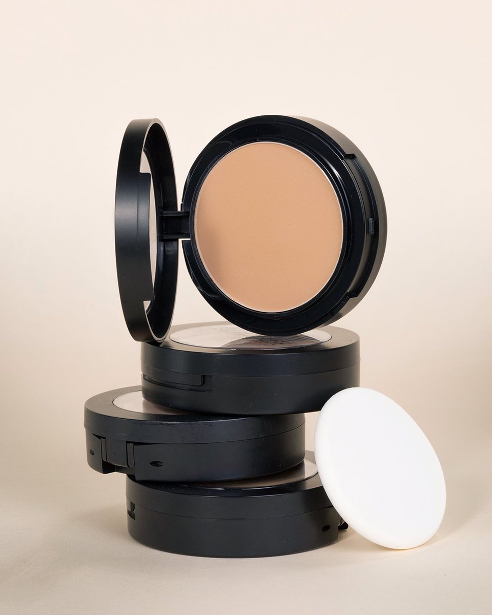 When in doubt, powder it out! 💁‍♀️ Our Powder Foundation can be worn on its own or use to set your foundation 💞