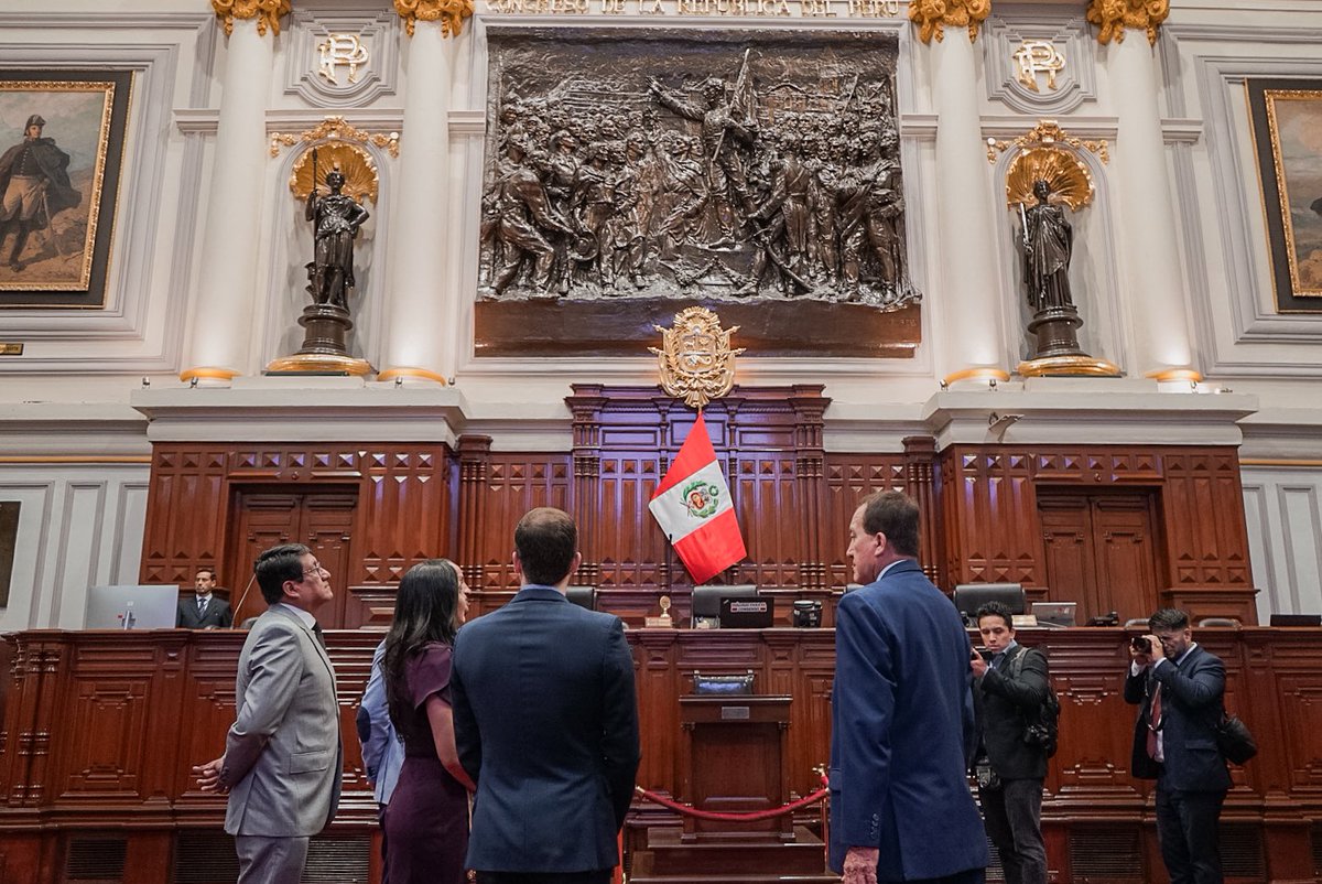 AlejandroCavero's tweet image. Hoy recibimos en el @congresoperu a la vicepresidenta electa del Ecuador @veroniabad junto a una delegación de colegas congresistas. La victoria de Noboa frente al correismo es una luz de esperanza para nuestro continente. Los hermanos peruanos y ecuatorianos tenemos que seguir…