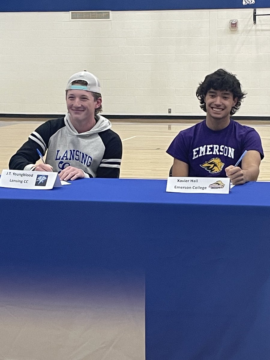 Congrats to @xhall37 and ⁦@JTYoungblood4⁩ on signing today. We’re so proud of these guys & can’t wait to see what they do for us in the Spring. @RHSFalcons @OAAathletics @OAAathletics @SOFisgood @rochcommschools @MrWrinkleRHS