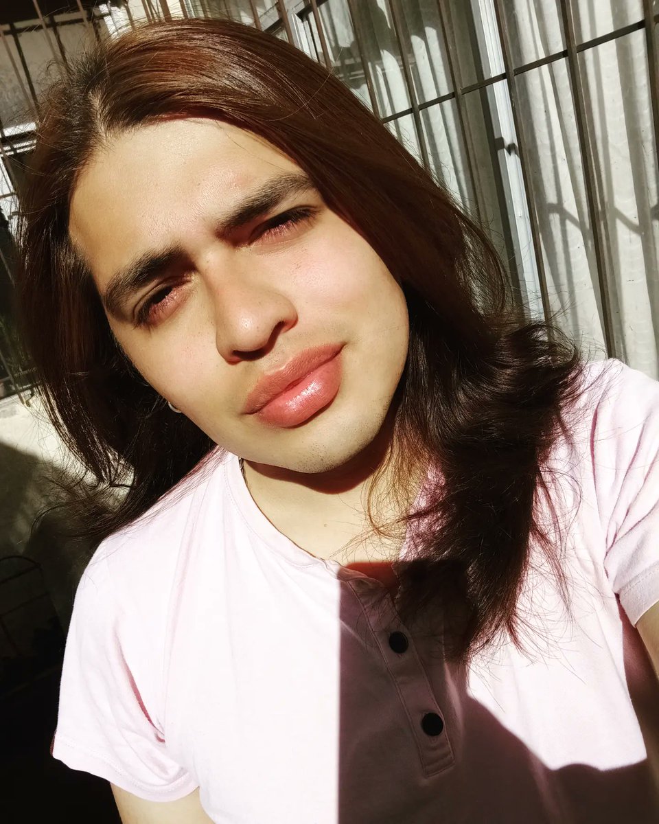 tavostarr's tweet photo. Sun #gay27 #gaygoth #longhair #alternativegay #Bisexual #gay https://t.co/wYWfd1W8RQ
