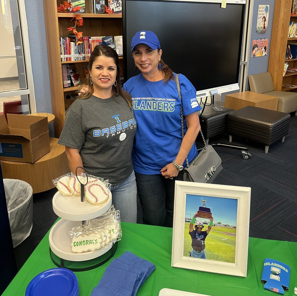 Danette Vargas (@vargasdanette) on Twitter photo Congratulations Damon!! So proud of you!!! βΎοΈππβΎοΈ<a href="/DinaMHernandez1/">Dina M Hernandez</a> <a href="/dmhernandez22/">damon hernandez</a> Congratulations Damon!! So proud of you!!! βΎοΈππβΎοΈ<a href="/DinaMHernandez1/">Dina M Hernandez</a> <a href="/dmhernandez22/">damon hernandez</a>